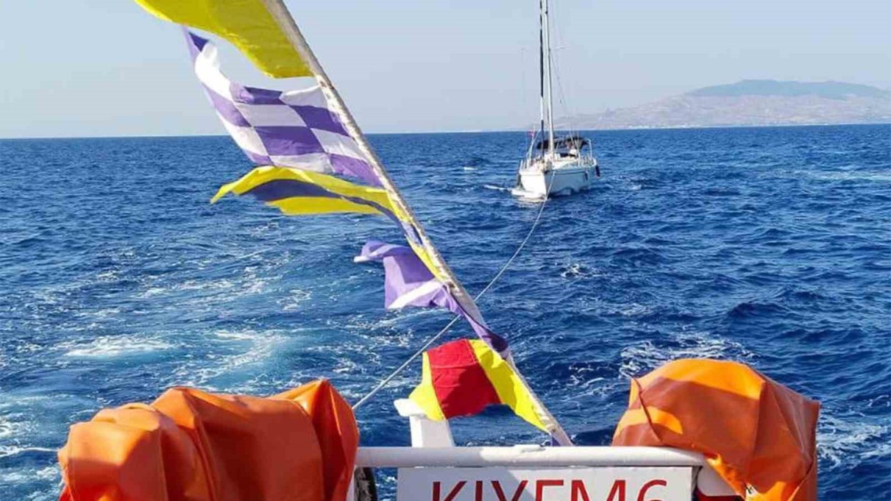 Bodrum Karaada açıklarında arıza yapan tekne KIYEM ekiplerince kurtarıldı