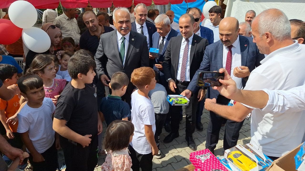 22 çocuğa sünnet şöleni: Doyasıya eğlendiler