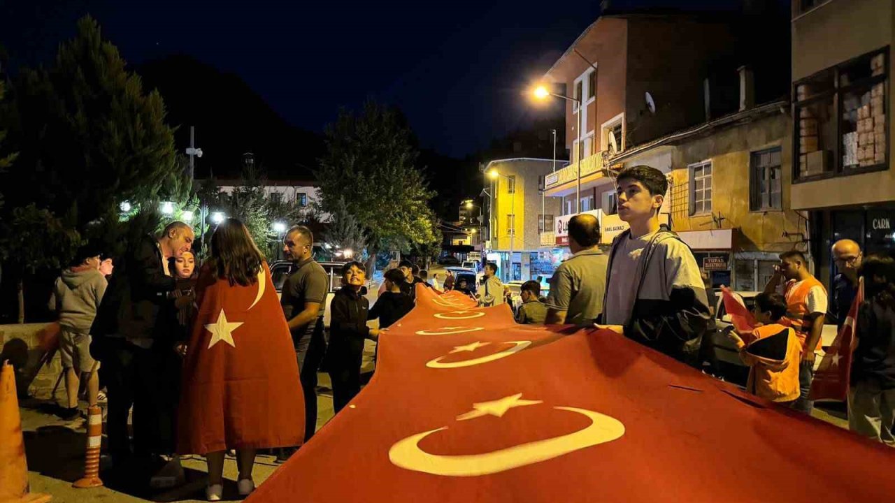 İskilipliler Zafer Bayramı’nda fener alayında tek yürek oldu