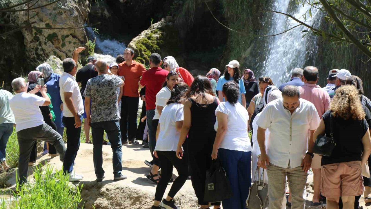 Girlevik Şelalesi’nde hafta sonu yoğunluk yaşandı