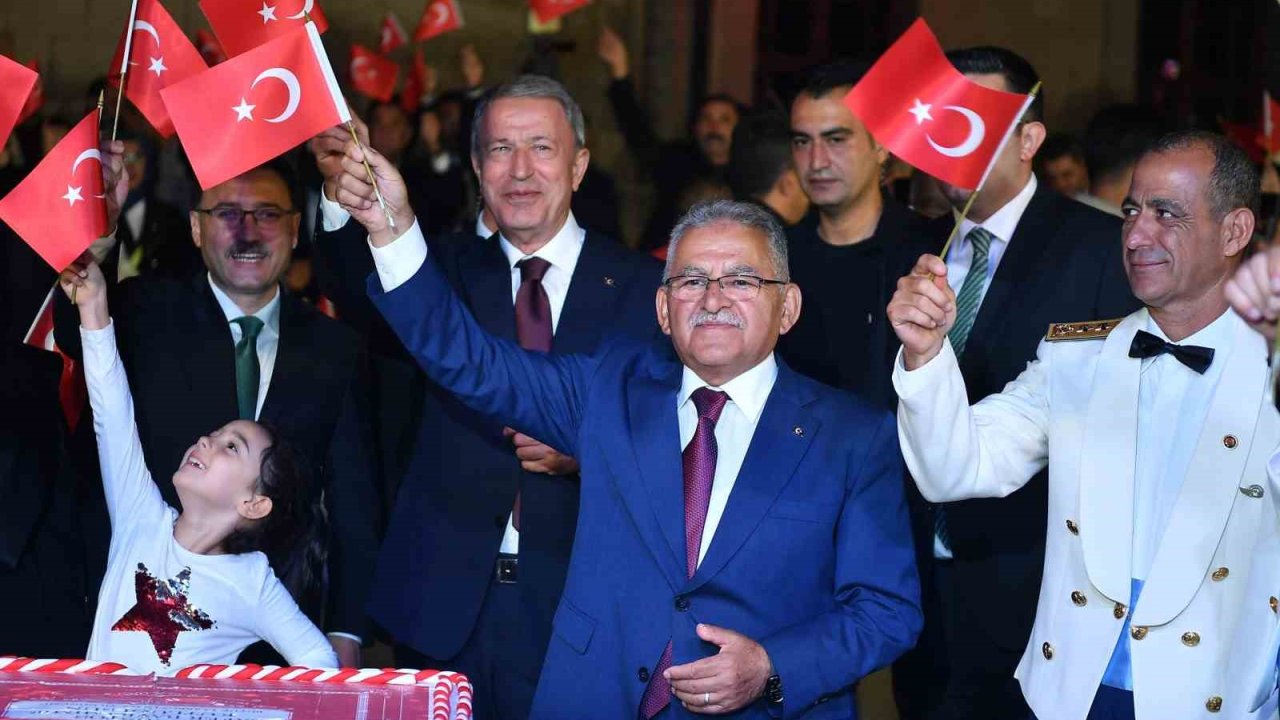 Başkan Büyükkılıç: "Cumhuriyetimizi taçlandıracak eserlerle Türkiye’mizi buluşturmak, şehrimizi buluşturmak hepimizin görevi"