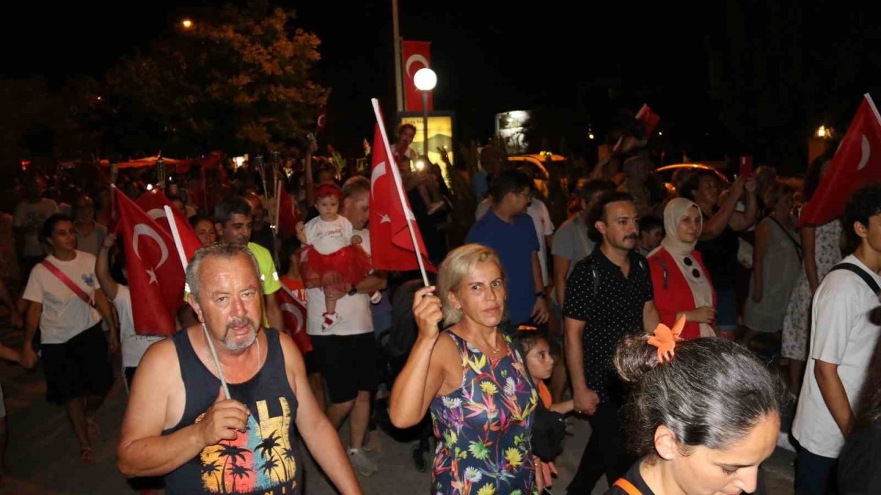 Fethiye’de Zafer Alayı coşkulu geçti