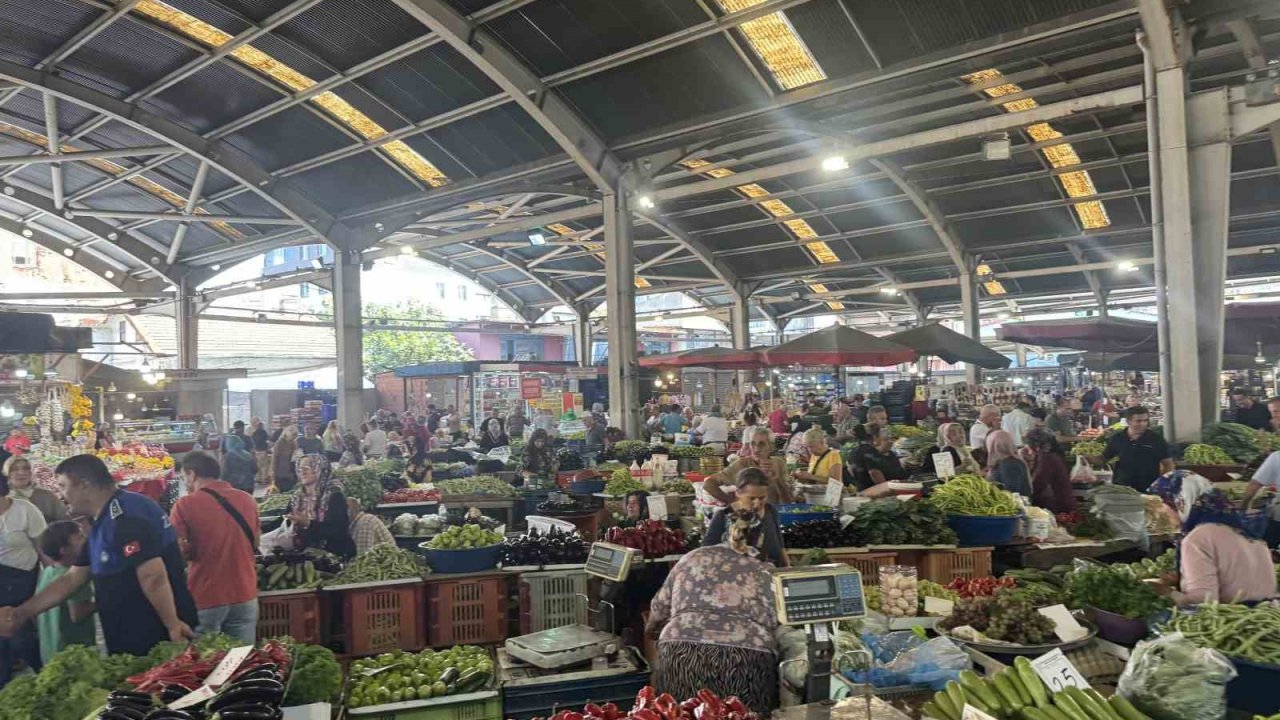 Halk pazarına yoğun ilgi