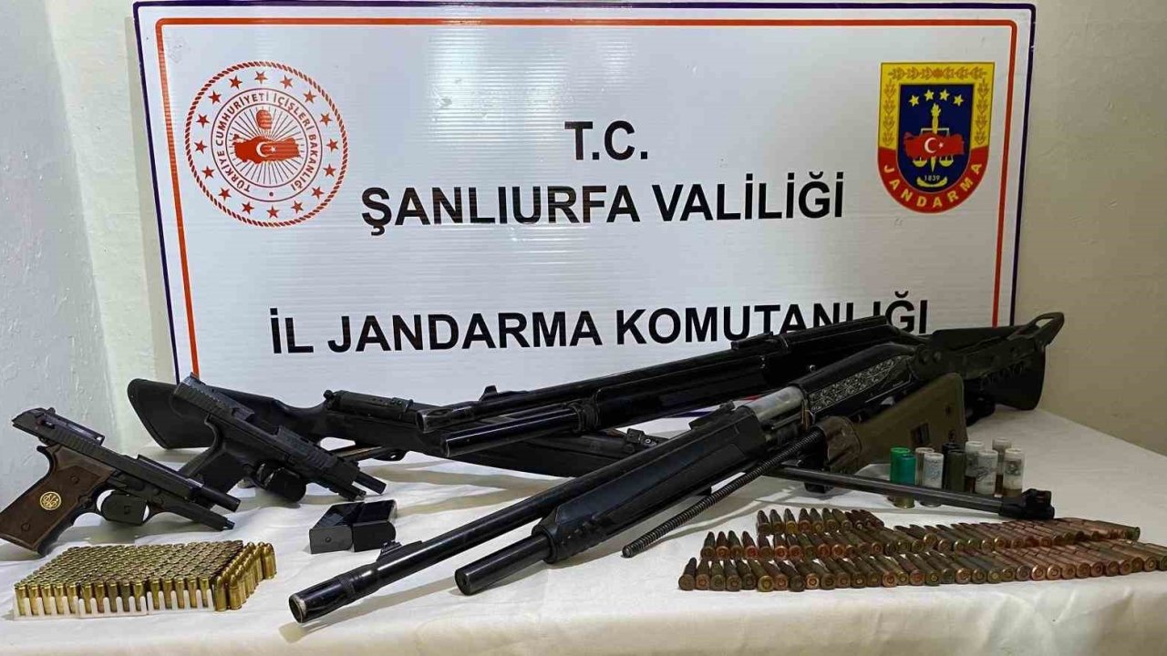 Siverek’te Jandarma ve Emniyetten ortak operasyon: Çok sayıda silah ve uyuşturucu ele geçirildi