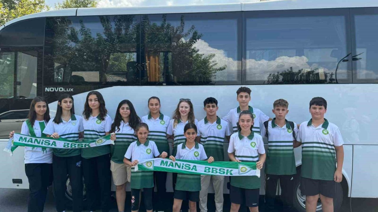 Manisa BBSK’lı karateciler Eray Şamdan Karate Eğitim Seminerine katıldı