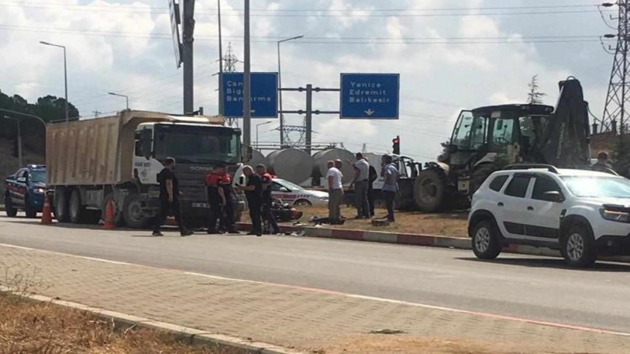 Çanakkale’de kamyon ile çarpışan motosiklet sürücüsü hayatını kaybetti