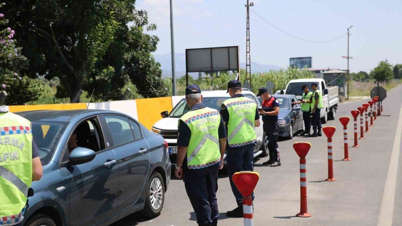 Efeler’de 21 düzensiz göçmen yakalandı