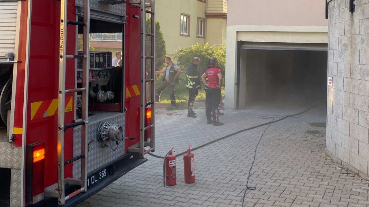 Bozüyük’te market deposunda çıkan  yangın korkuttu