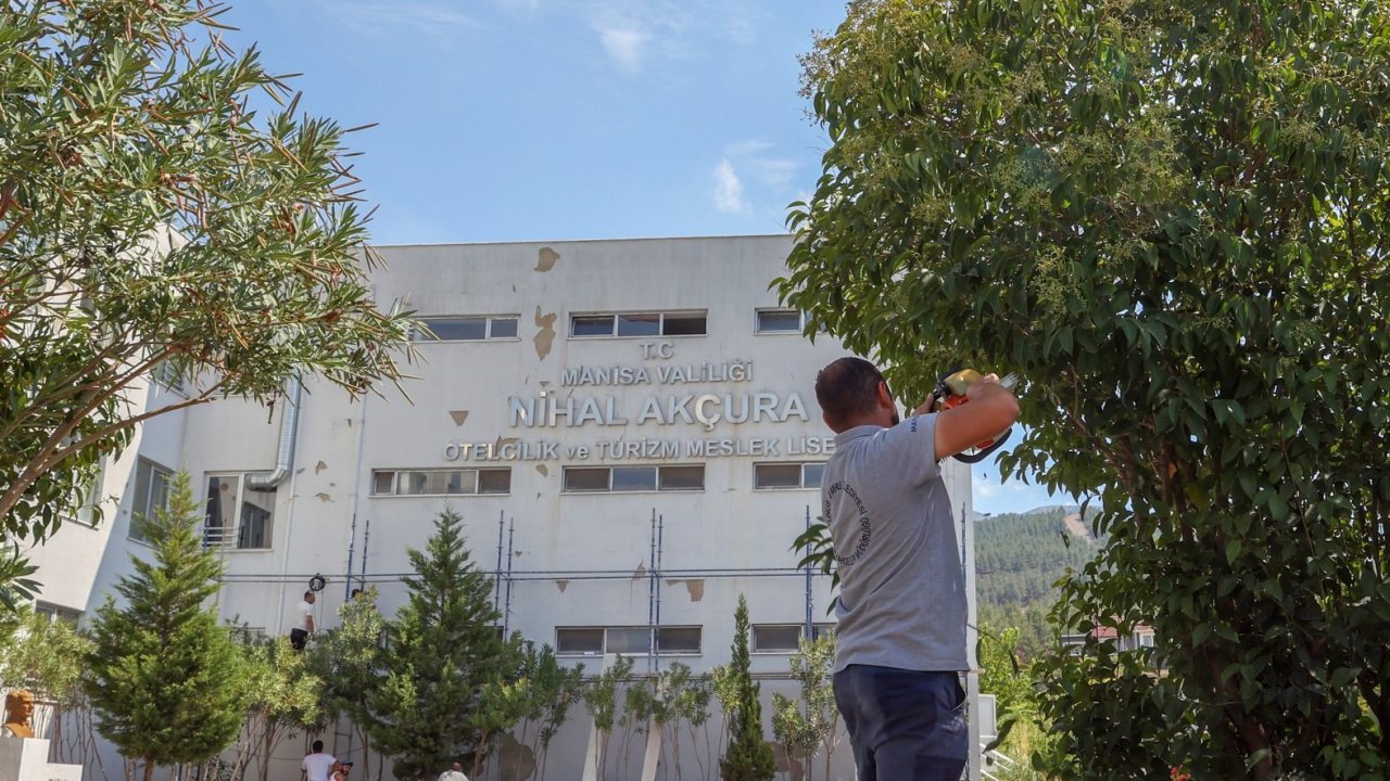 Yunusemre’de okullar eğitim-öğretim sezonuna hazırlanıyor