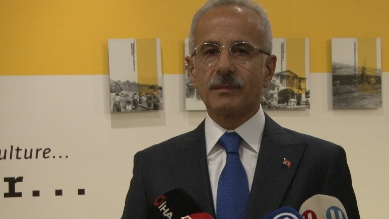 Bakan Uraloğlu, PTT Pul Müzesi’ni ziyaret etti