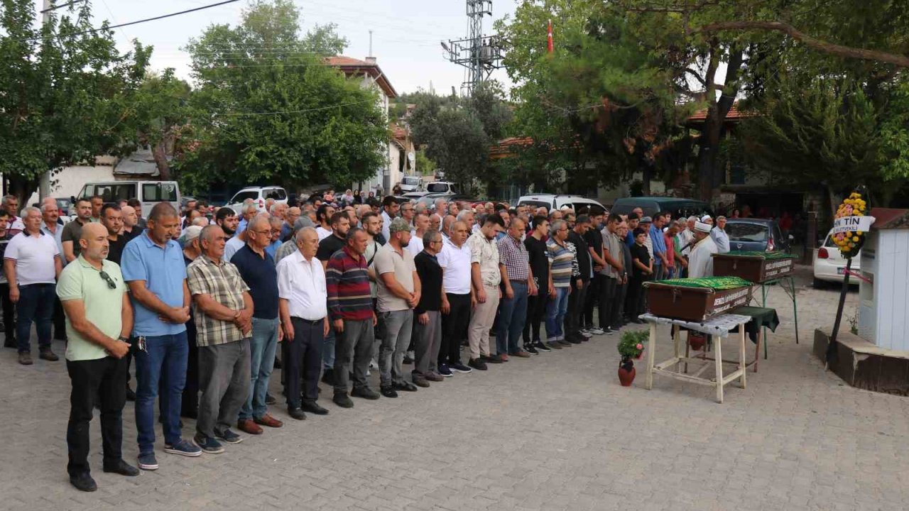 Eşi ve evladının ardından gözyaşı döken kadının feryatları yürekleri dağladı