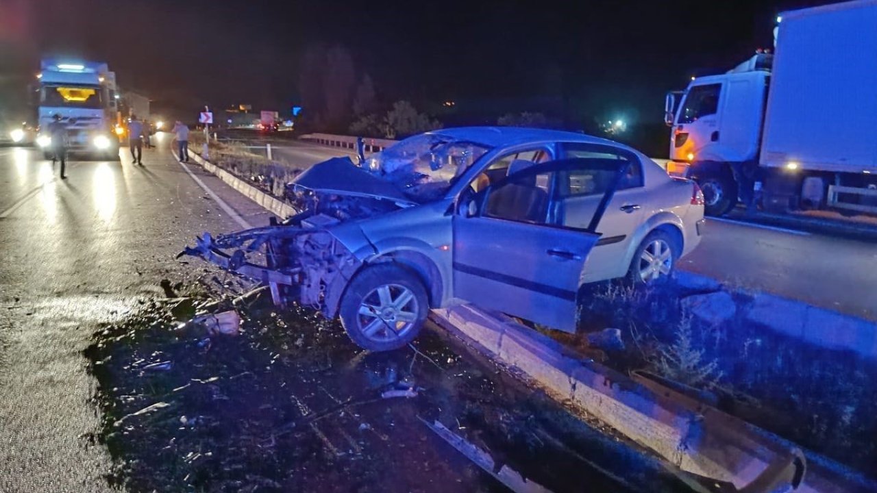 Sivas’ta otomobiller kafa kafaya çarpıştı: 1 ölü 2 yaralı