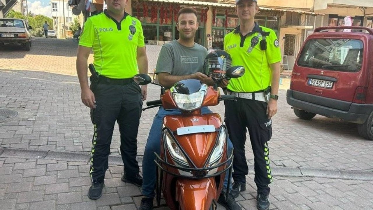 Karacasu’da trafik timleri kask kullanımını teşvik etmek için kask dağıttı