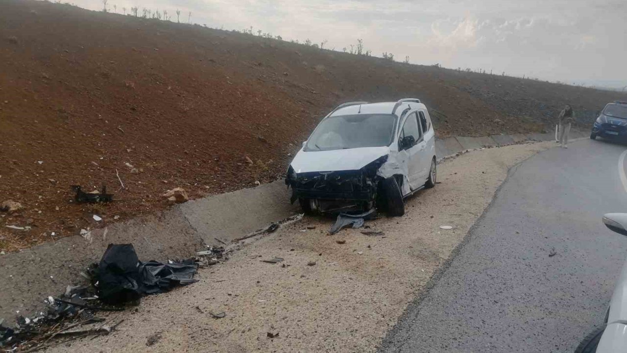 Bilecik’te otomobil ve hafif ticari araç çarpıştı: 2 yaralı