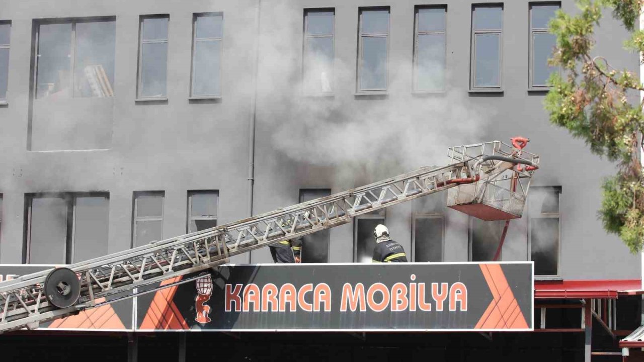 Samsun’da mobilya fabrikasında yangın