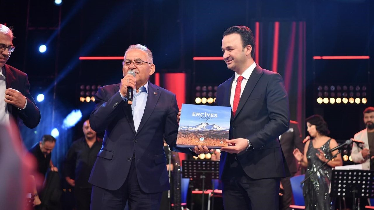 Valilik ve Büyükşehir’den TRT sanatçıları şehir konserleri ile Kayseri’ye unutulmaz müzik keyfi