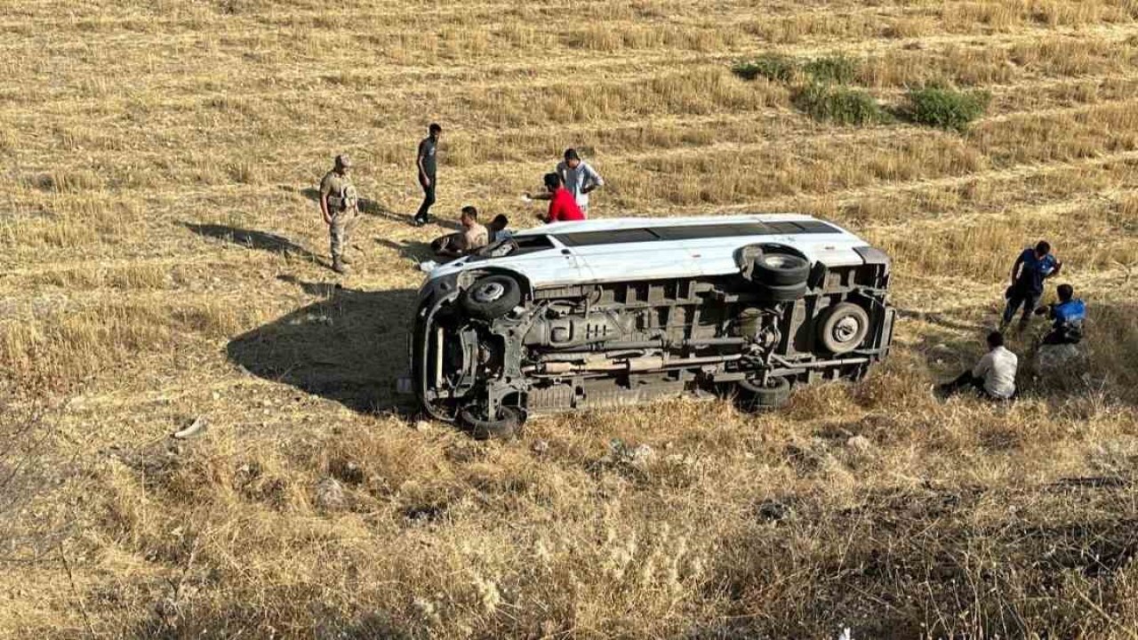 TPAO servis aracı ile taksi çarpıştı: 3’ü ağır 6 yaralı