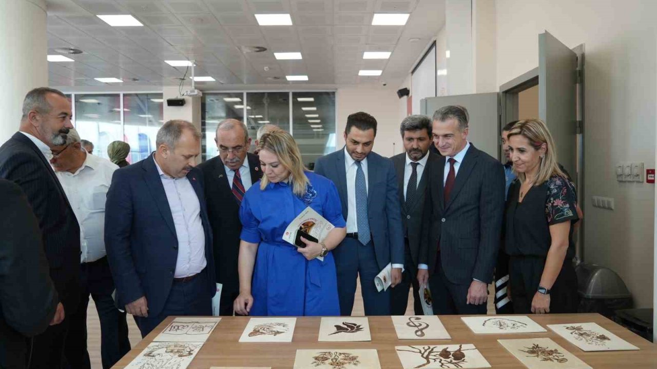 Özel bireylerin ahşaptan yaptıkları ürünler görücüye çıktı