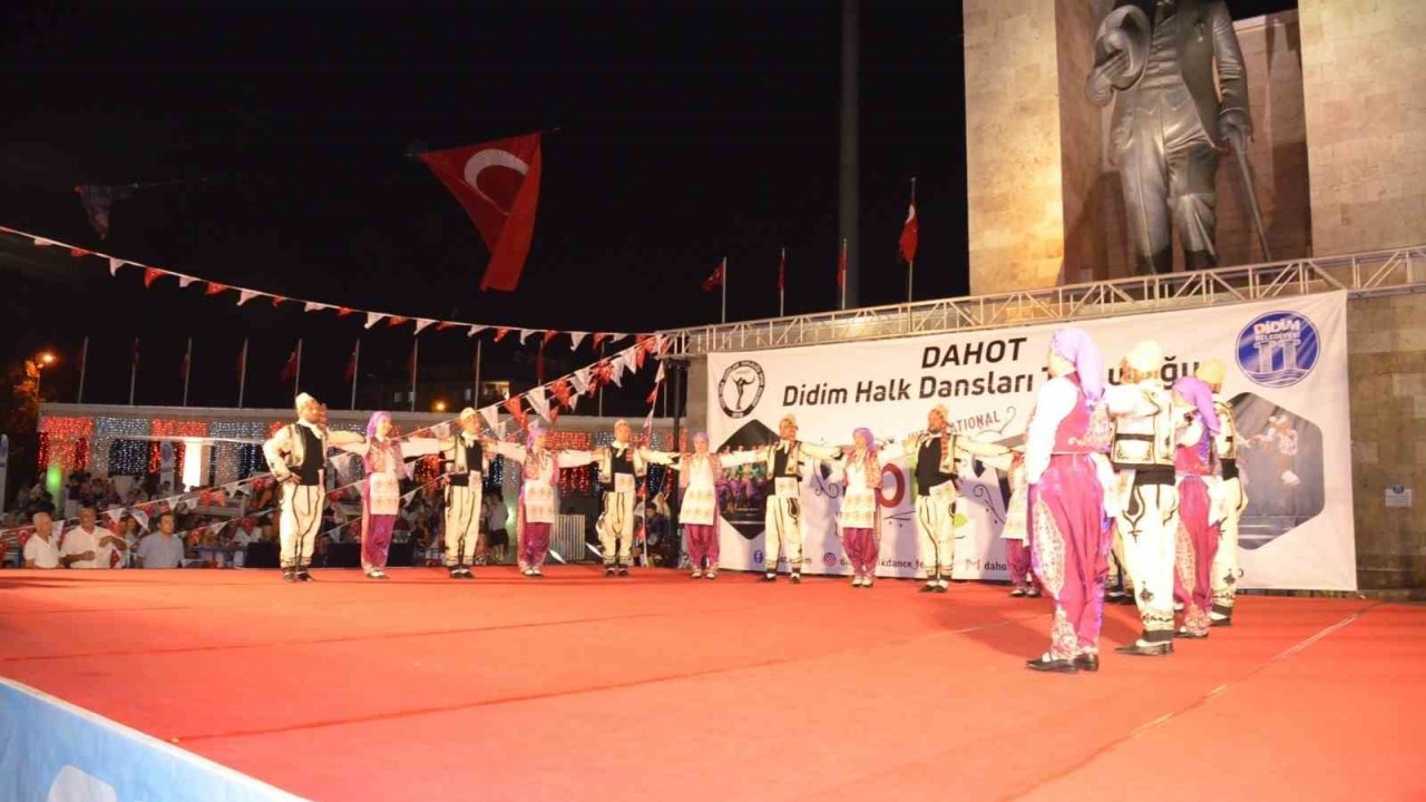 Didim’de halk dansları festivali