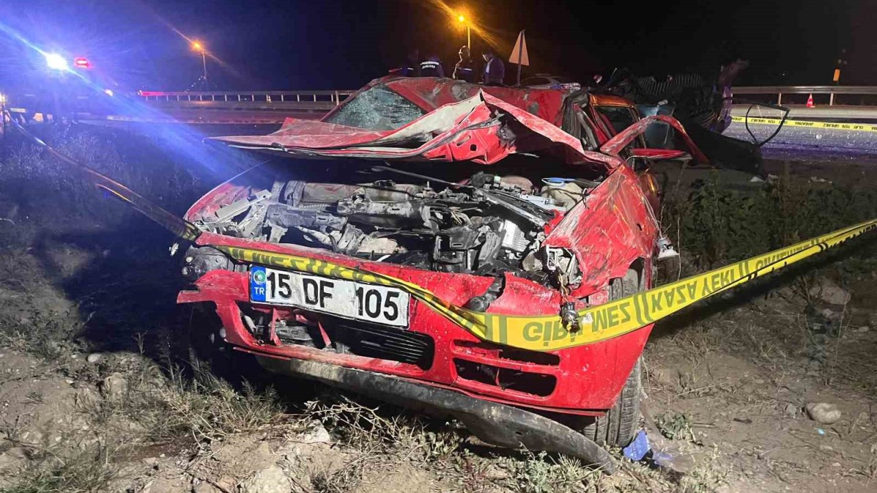 Burdur’da feci kaza: 2 ölü, 3 yaralı