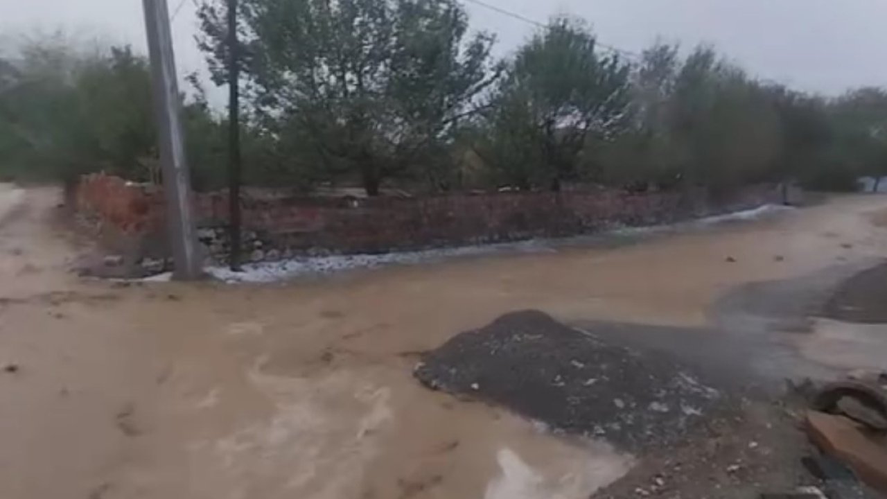 Tokat’ta dolu ve sağanak etkili oldu