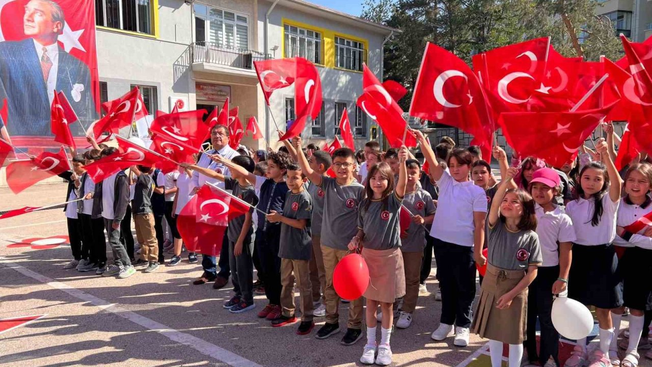 Afyonkarahisar’da yeni eğitim dönemi 143 bin öğrenci ile başladı