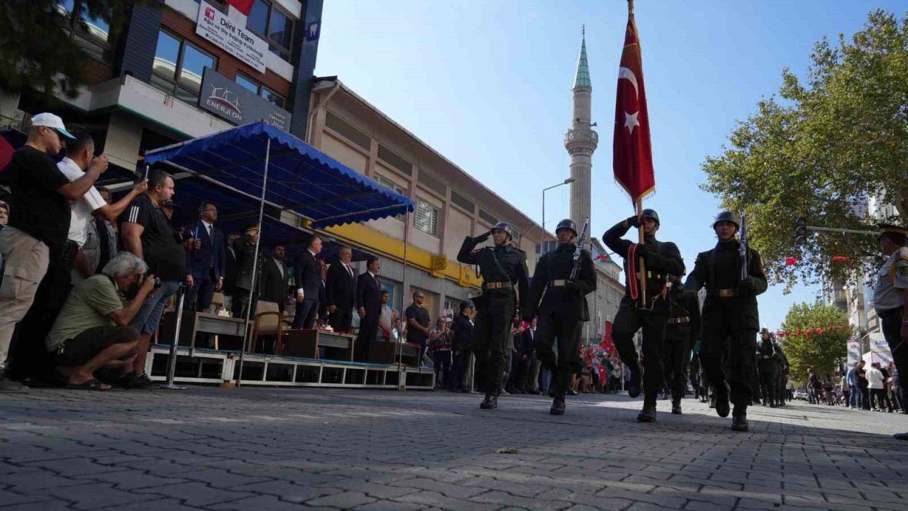 Edremit’in Düşman İşgalinden Kurtuluşu’nun 102. Yıl Dönümü düzenlenen törenlerle kutlandı