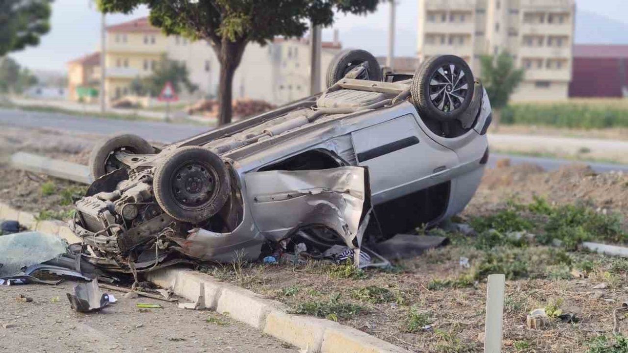 Takla atan araçta kazayı şans eseri yaralı atlattılar