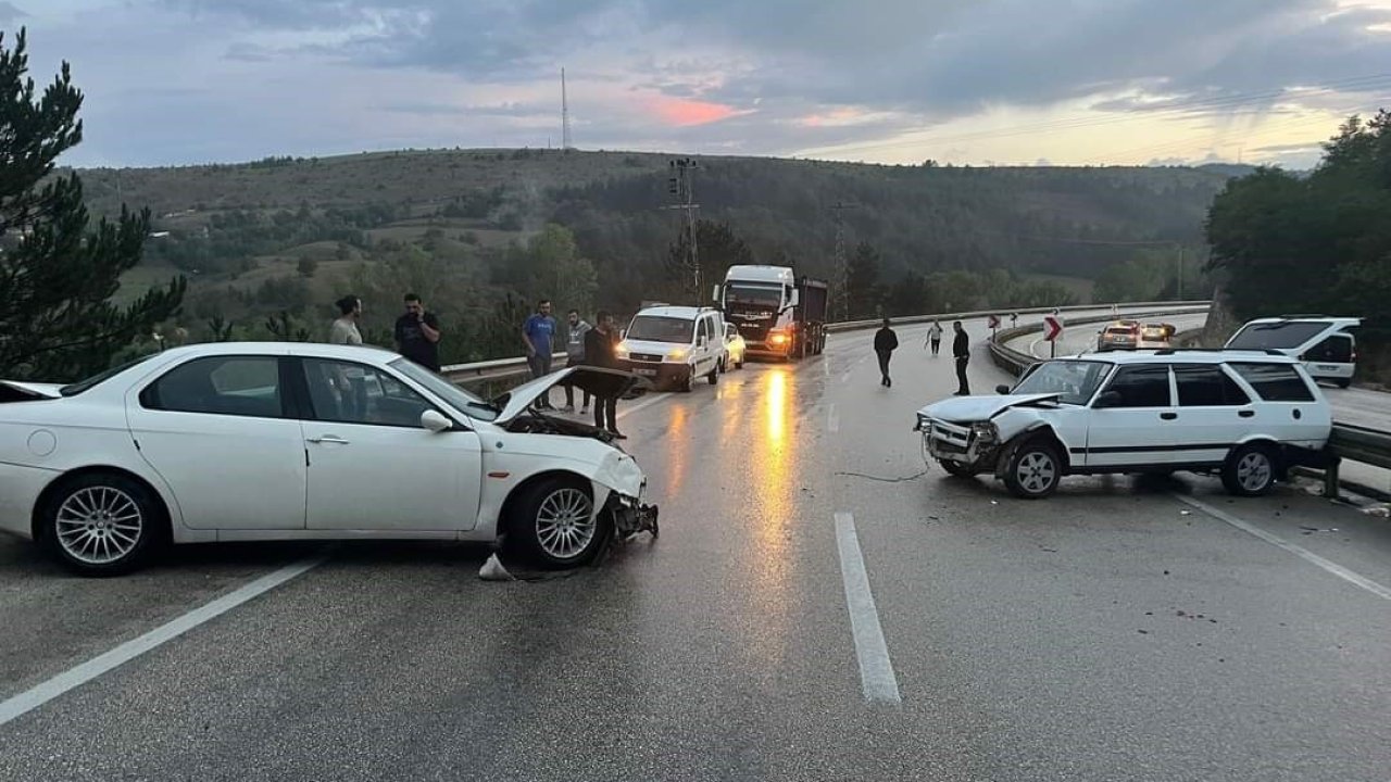 Otomobillerin kullanılmaz hale geldiği kazadan burunları bile kanamadan kurtuldular