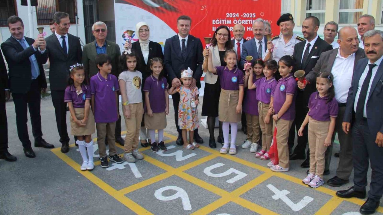 Yalova’da yeni eğitim yılının ilk ders zili törenle çaldı