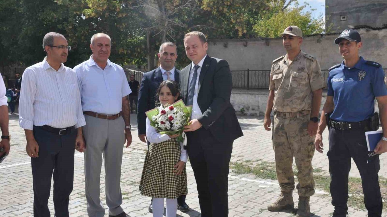 Bulanık’ta ilk ders zili çaldı