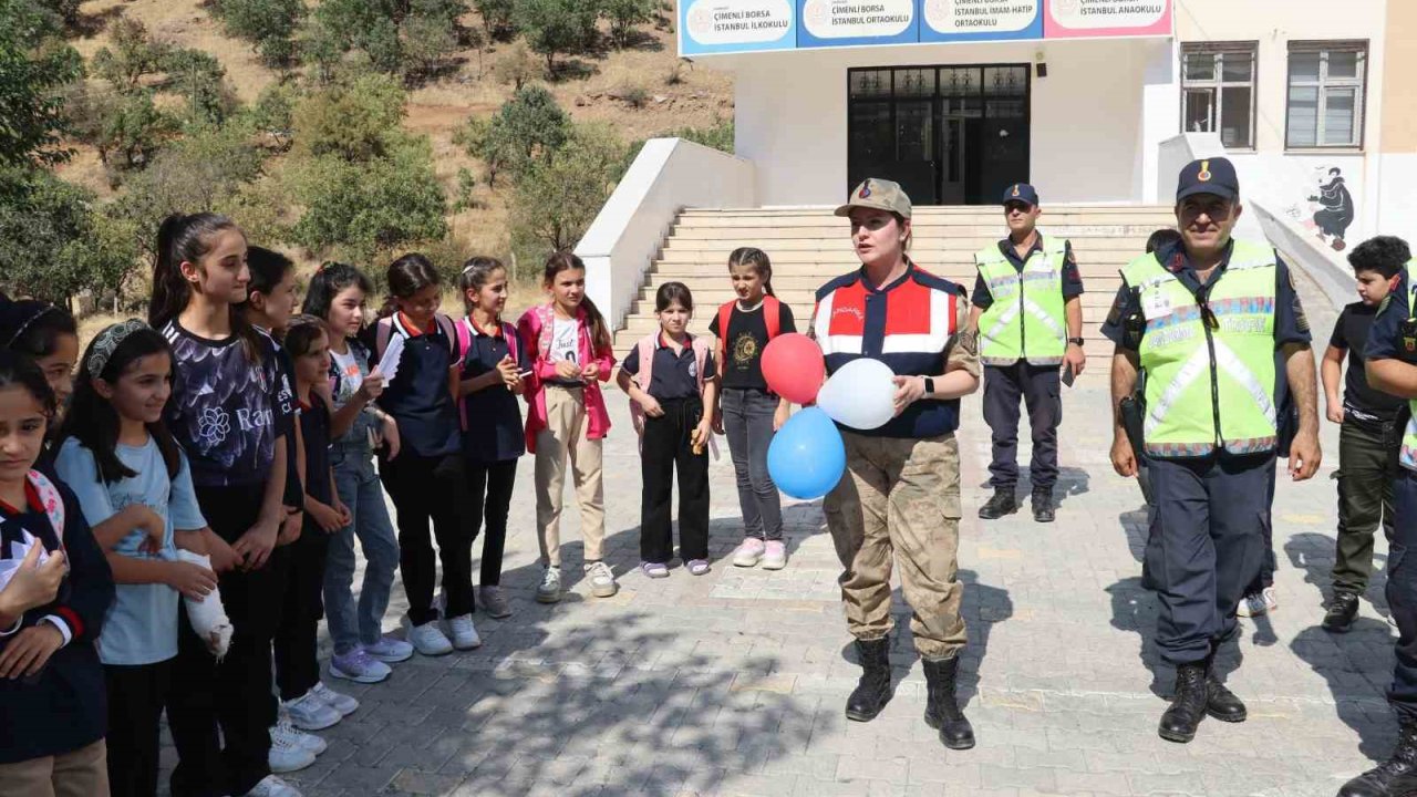 Jandarmadan öğrencilere trafik eğitimi