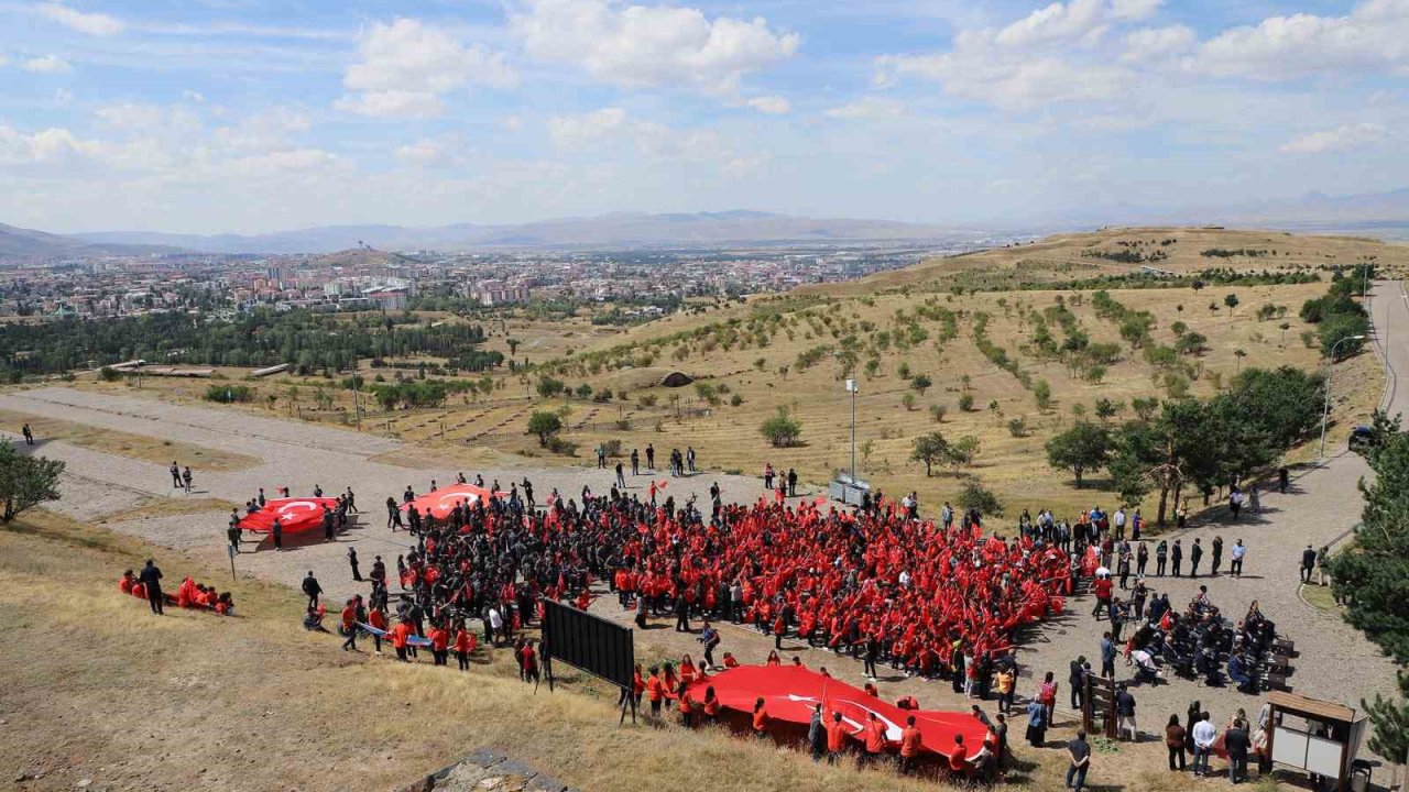 “Aşk-ı Vatan” ile okulla tanıştılar