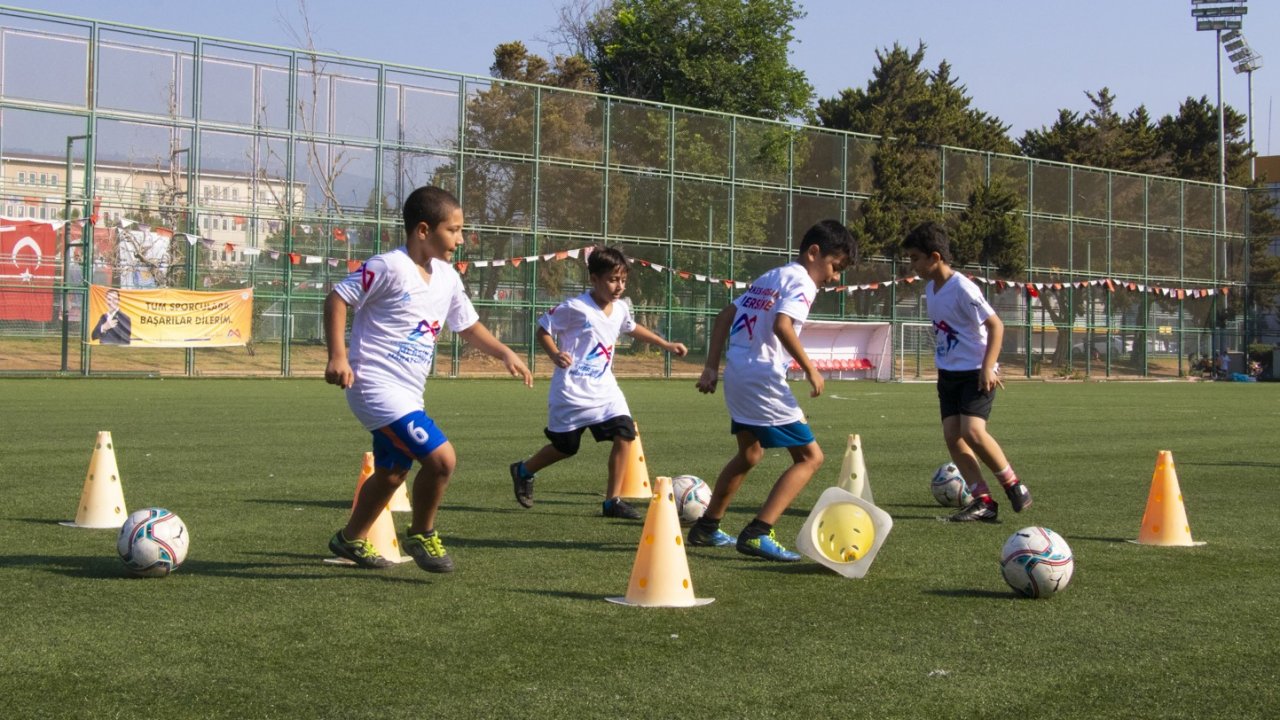 Futbol kursları yaz döneminde çocukların gözdesi oldu