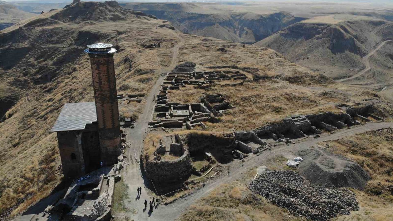 Ani’de Selçuklu dönemine ait erzak deposu ortaya çıkarıldı