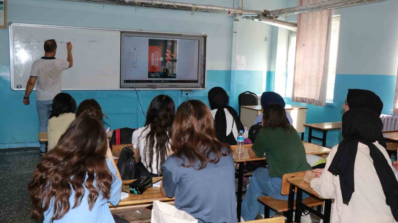 Haliliye Belediyesi dershane hizmetiyle gençlerin yanında oluyor