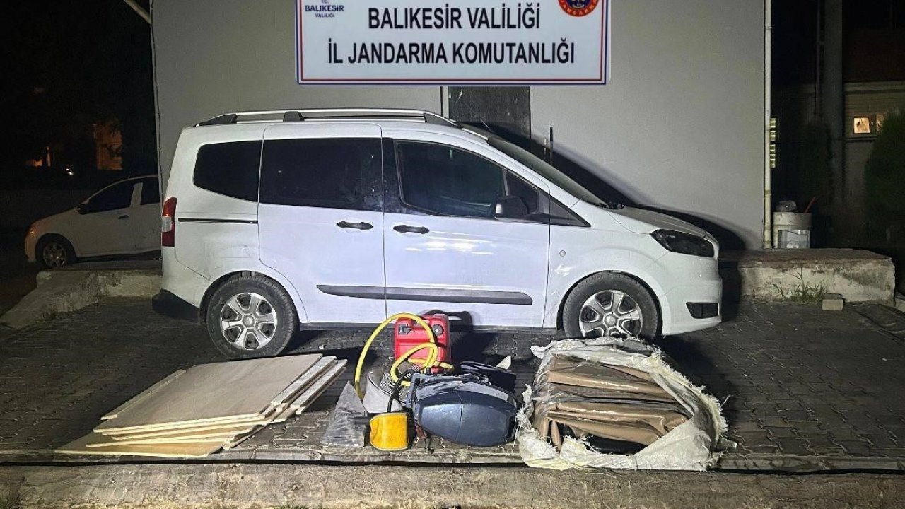 Ayvalık’ta 33 göçmen ve 1 organizatör jandarmadan kaçamadı