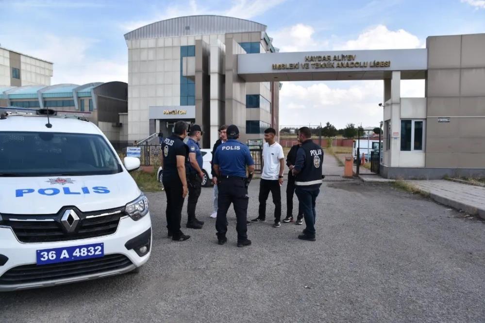 Kars’ta okul servisleri ve çevreleri denetlendi