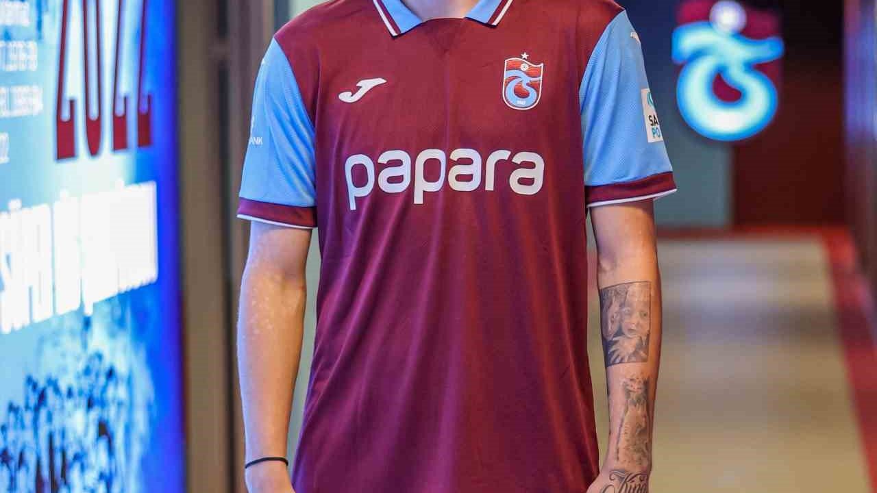 Trabzonspor, yeni transferleri Siman Banza ve Serdar Saatçı’ya stadyumda forma giydirdi