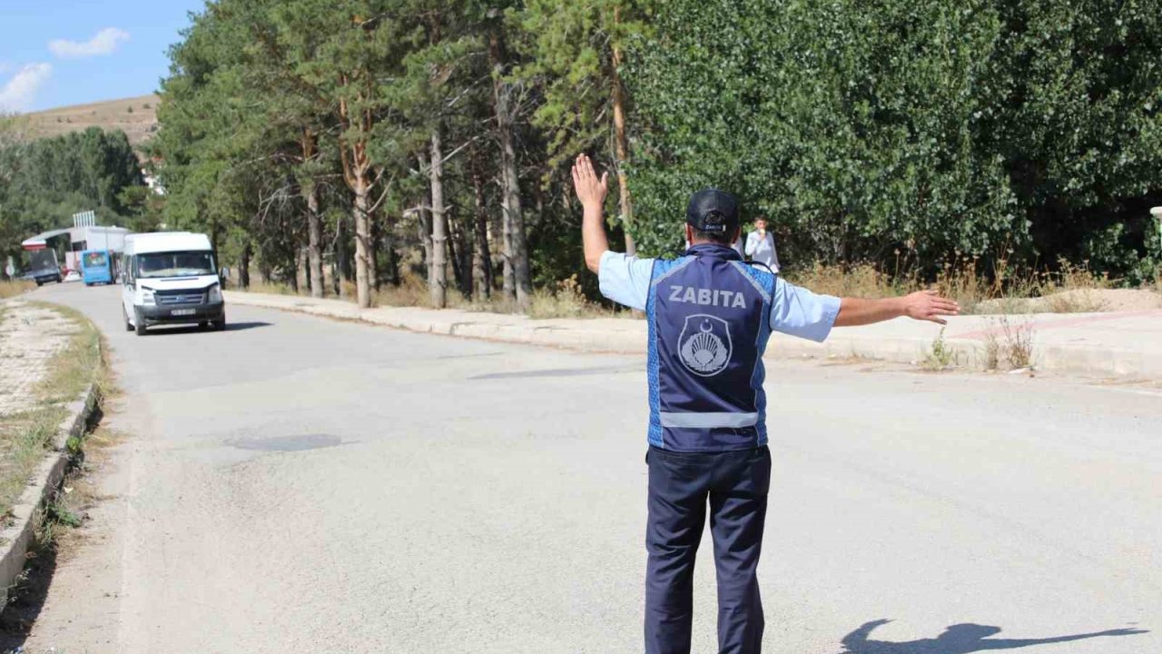 Zabıtadan okul servis araçlarına denetim