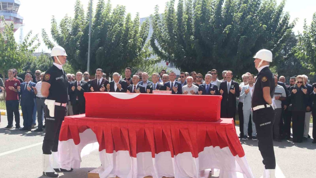 Batı Şeria’da İsrailli askerlerin öldürdüğü Ayşenur için İzmir’de tören