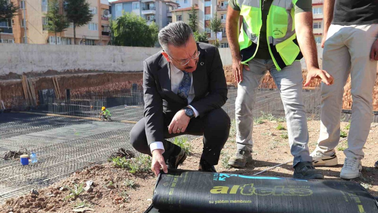 Vali Aksoy, inşaatı devam eden Anadolu Lisesi’ni ziyaret etti