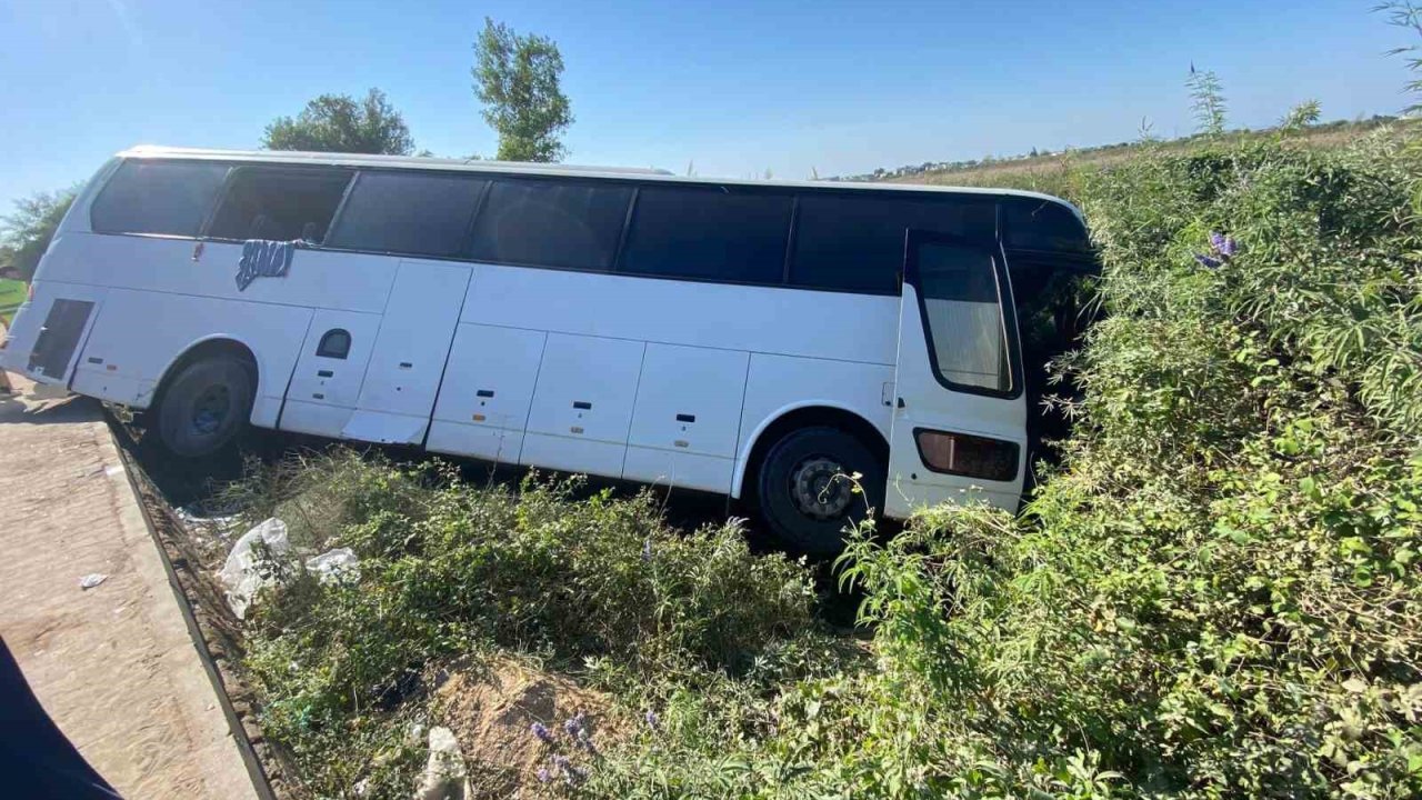 Otel servisi şarampole uçtu: 7 yaralı