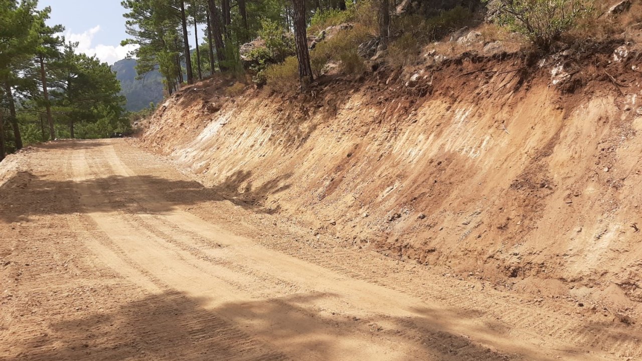 Mersin’de orman yolları yapım çalışmaları sürüyor