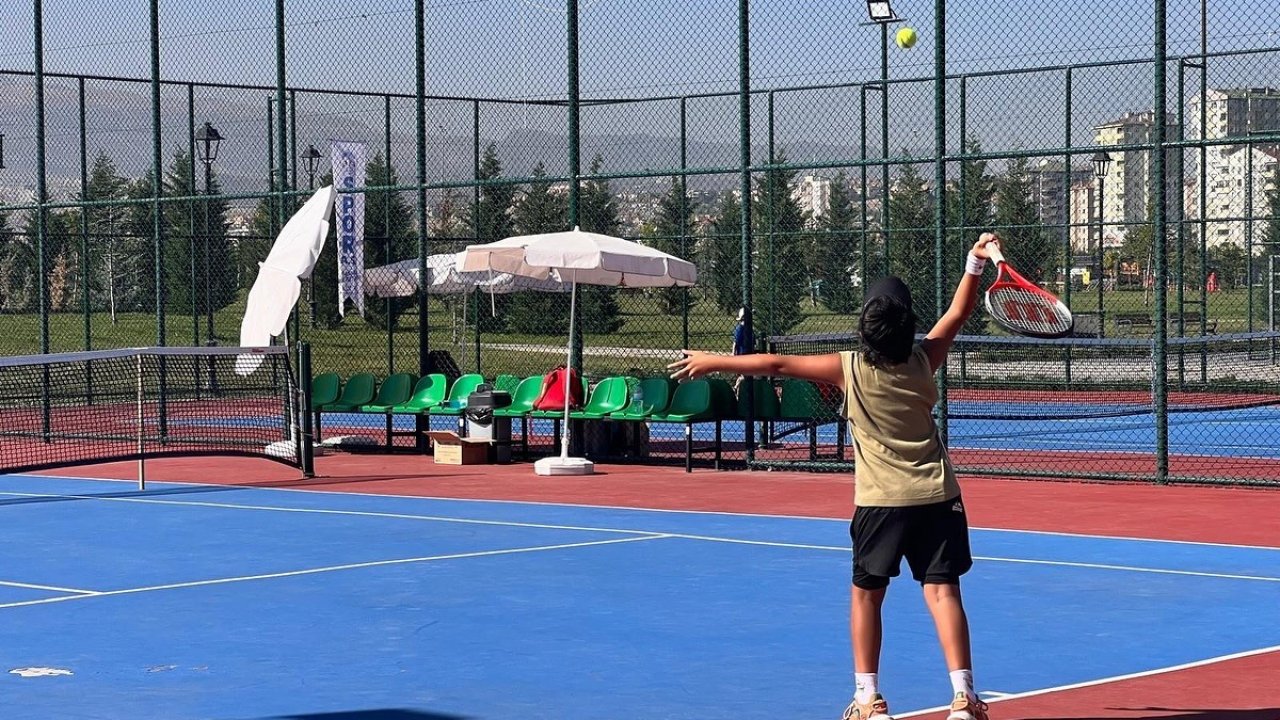 Kayseri Büyükşehir, 12 Yaş Hafta Sonu Tenis Turnuvası’na ev sahipliği yapıyor