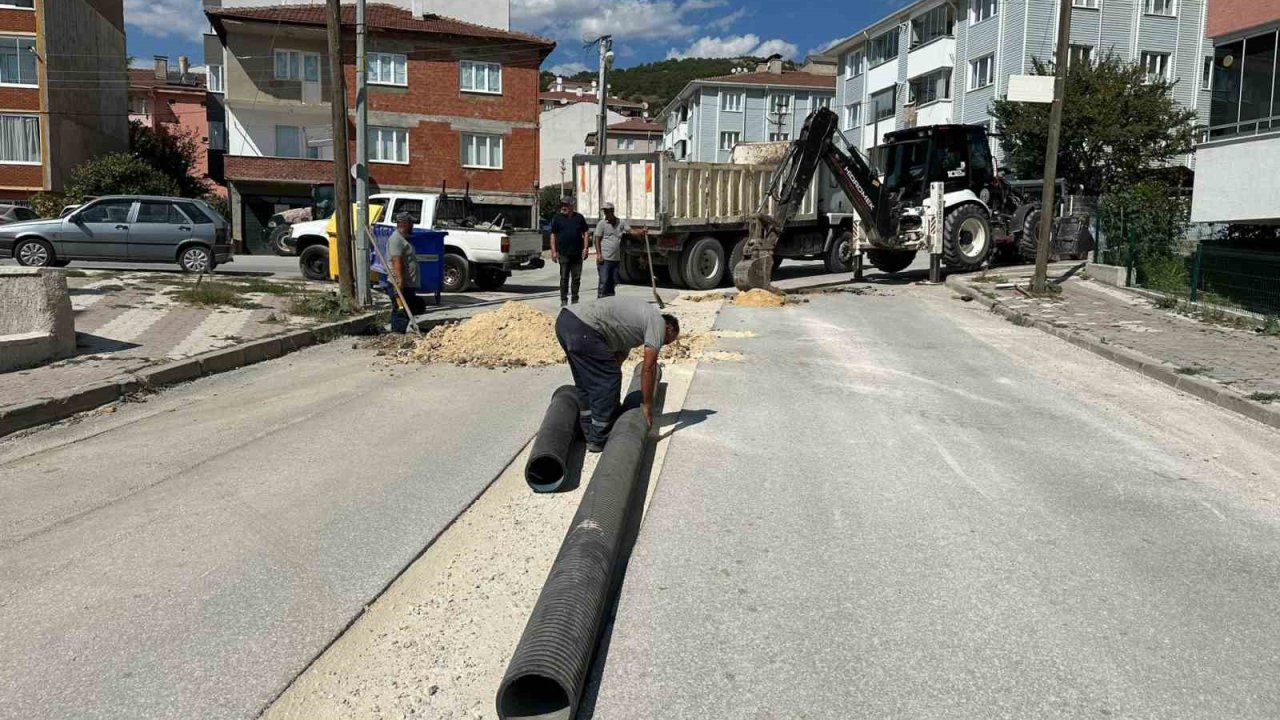 Bozüyük’te Meslek Lisesi Caddesi’nde yeni hat çalışması