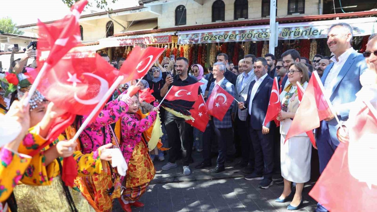 Gastroantep festivali düzenlenen kortej ile başladı