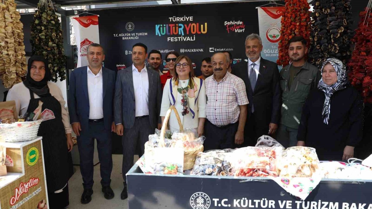 Başkan Şahin festival alanında vatandaşlarla bir araya geldi