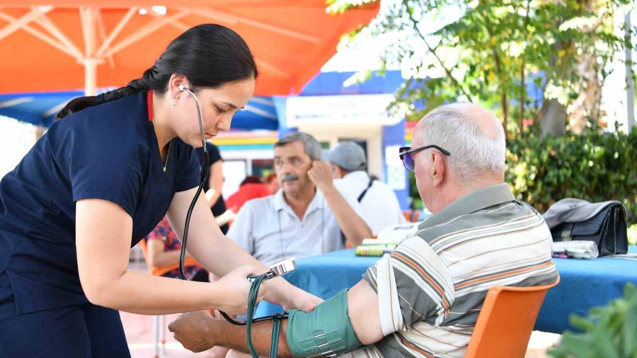 Konyaaltı’ndan emeklilere sağlıklı yaşam tüyoları