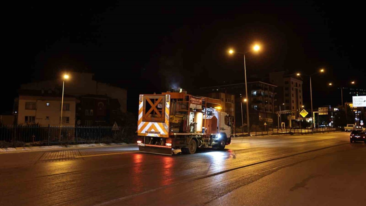 Denizli’de yol çizgileri yenileniyor